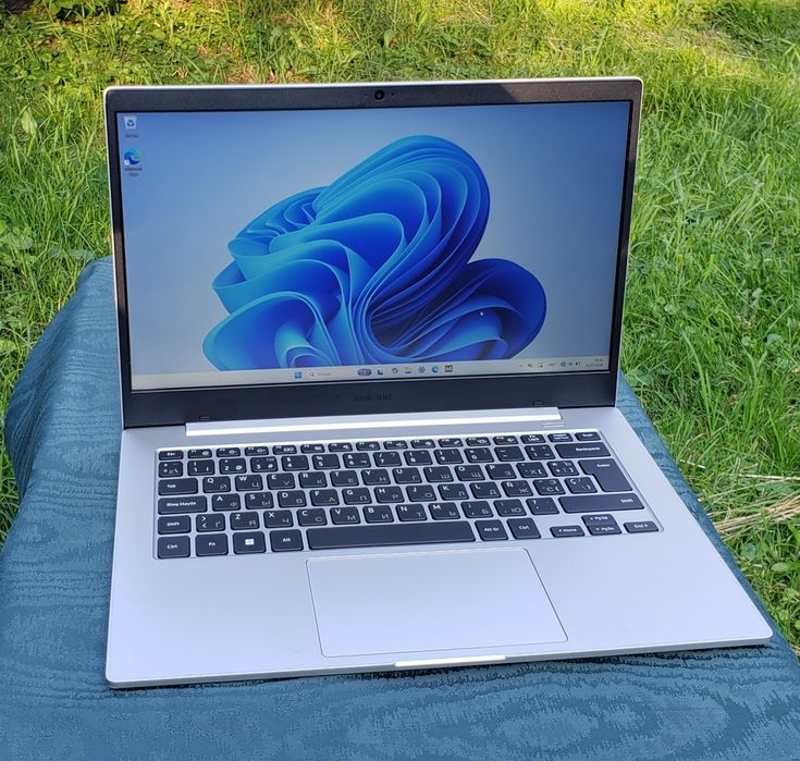 Ноутбук Samsung Galaxy Book Go, нова батарея, 4/128 ГБ