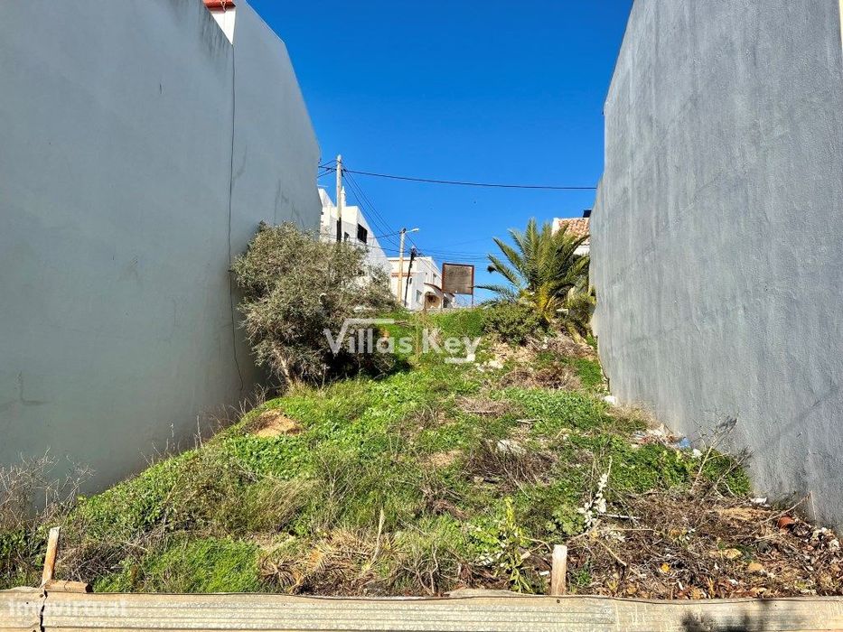 Terreno com viabilidade de construção de moradia