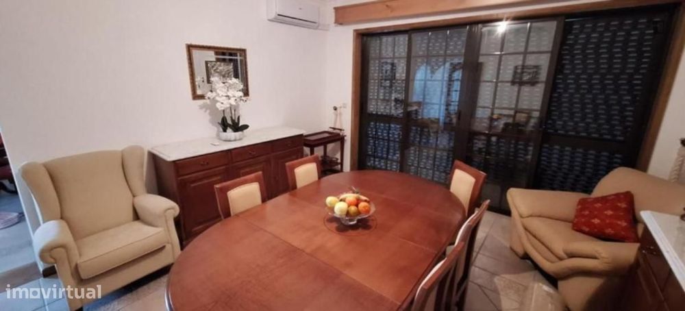 Casa com 3 quartos - localizado em Braganca
