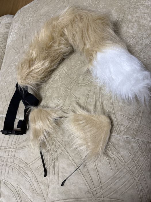 Хвіст та вуха чорний/пісочний колір