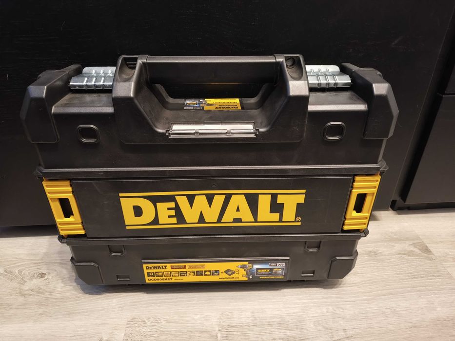 Bezszczotkowa wiertarko-wkrętarka udarowa