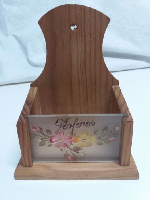 Porta-fósforos em madeira com vidro pintado à mão