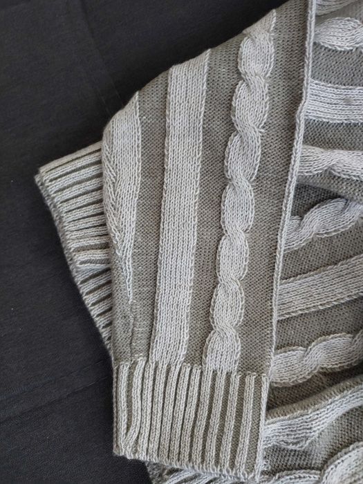Sweter młodzieżowy ze splotem Cropp, nowy bez metki