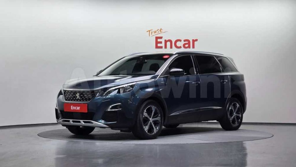 Яскравий Peugeot 5008 2018