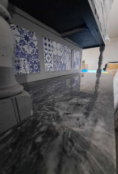 Cristaleira antiga pintada á mão