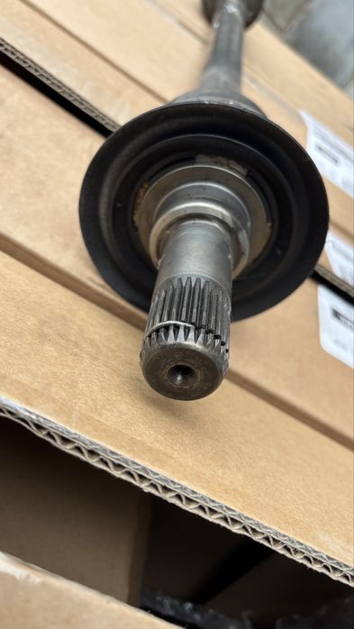 Задня права пів вісь бмв F22 F30 F32 F34 F36 B58