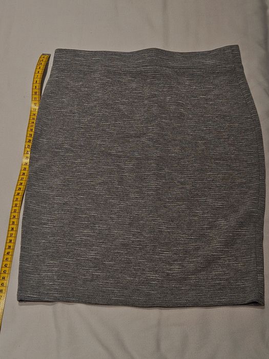 Krotka szara spidnica