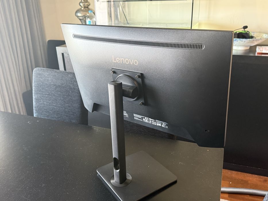 Monitor Lenovo 27’ 4K