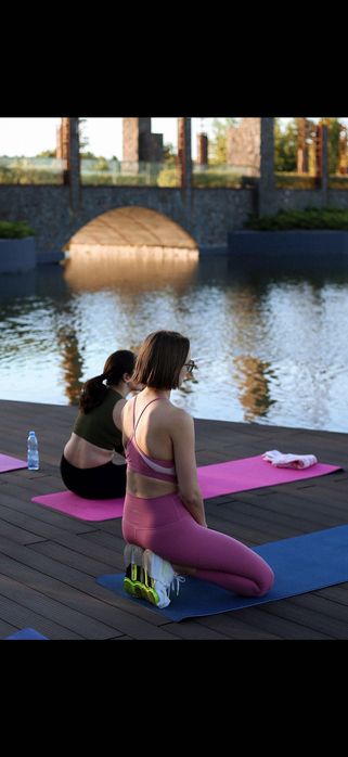 Nike Yoga рожевий комплект топ і лосини