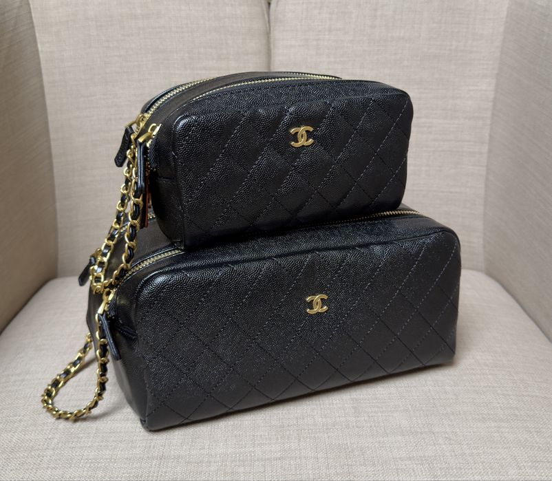 !opis. Kosmetyczka Zestaw Kosmetyczek CC czarna ze złotym logo