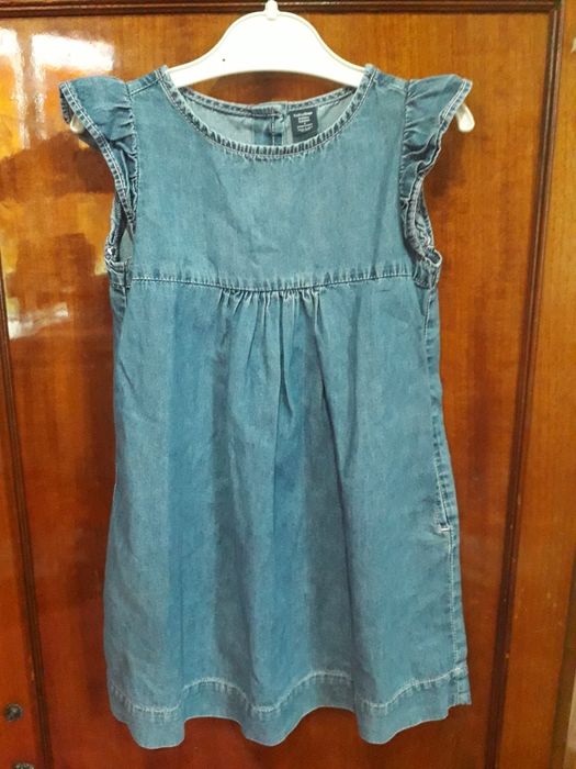 Продам платья 3-5 лет в садик