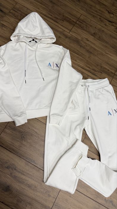 Оригінальний жіночий костюм Armani