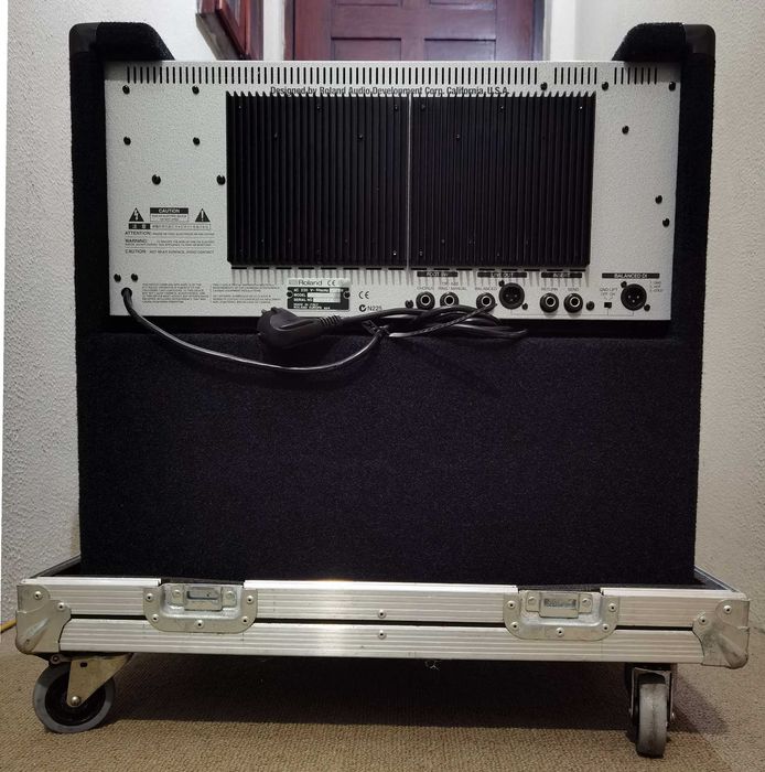 Roland DB-700 Bass Combo 250W 1x15'' + Oferta da Roadcase