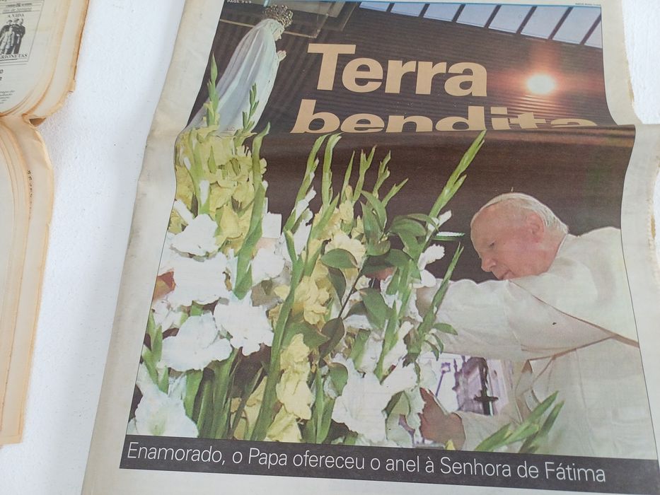 Grande lote de 18 jornais PAPA JOÃO PAULO II