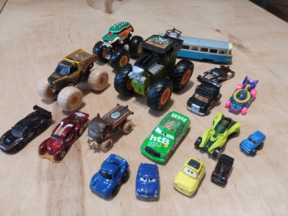 Ігровий набір Hot Wheels Небезпечні створіння Порятунок від горили