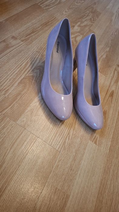 Różowe buty na obcasie