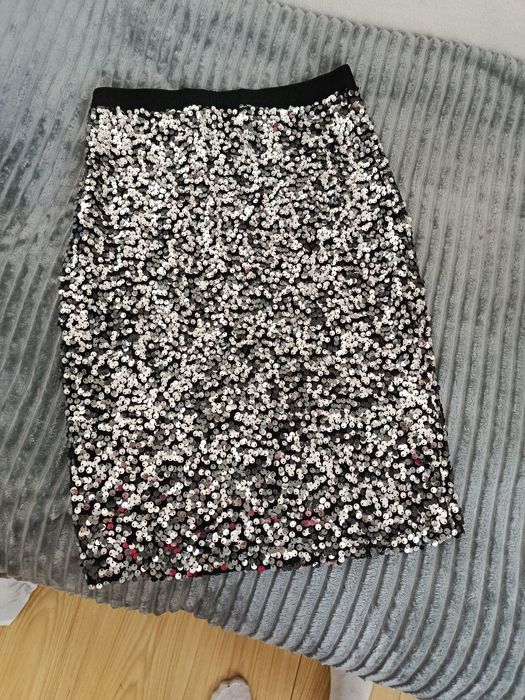 Спідниця міді з паєтками