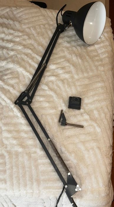 Candeeiro de Mesa Articulado – Ideal para Unhas / Estudo / Trabalho