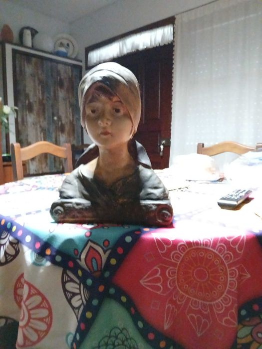 Busto de senhora com mais de 150 anos