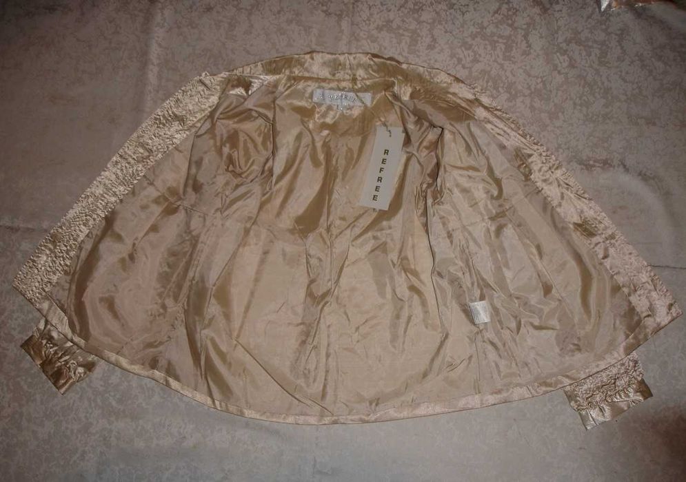 КУРТКА 46-48 р., REFREE, атласна. НОВА, світло-бежева, нарядна.