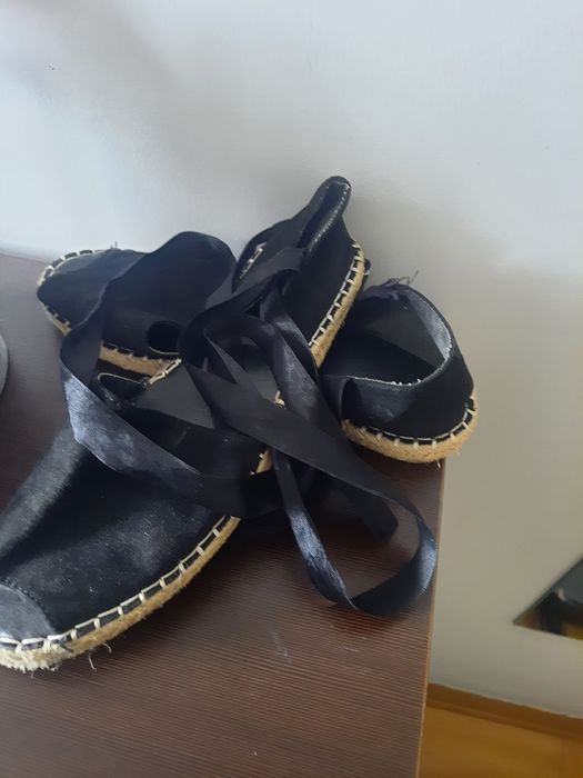 Buty wiazane sandaly