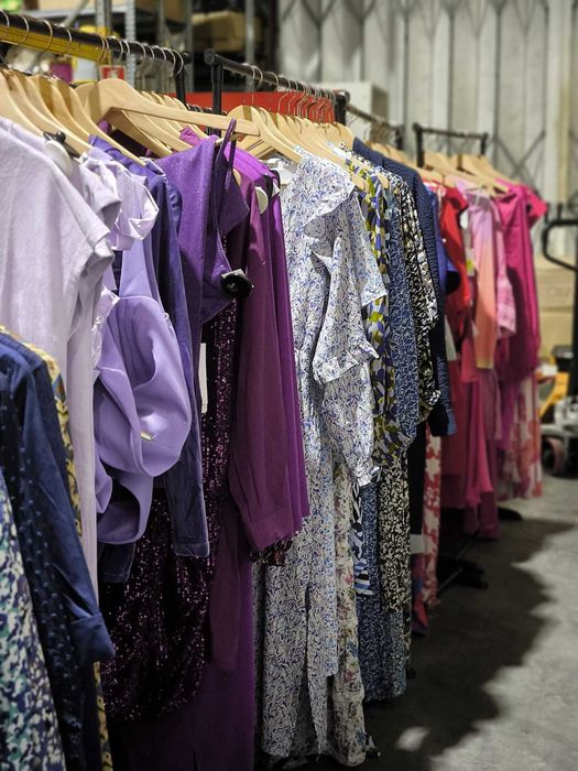 OFERTA ESPECIAL – LOTE MISTO DE ROUPA, CALÇADO E ACESSÓRIOS