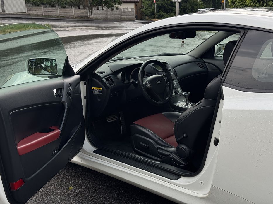Hyundai genesis coupe 2010
