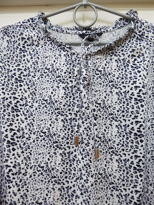 Bluzka wzór panterka biało-czarna wiązana pod szyją rozmiar 44