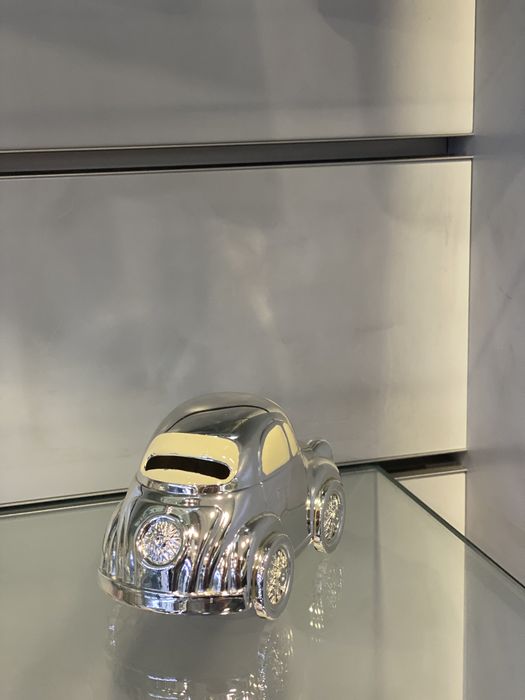 Mealheiro em forma de carro