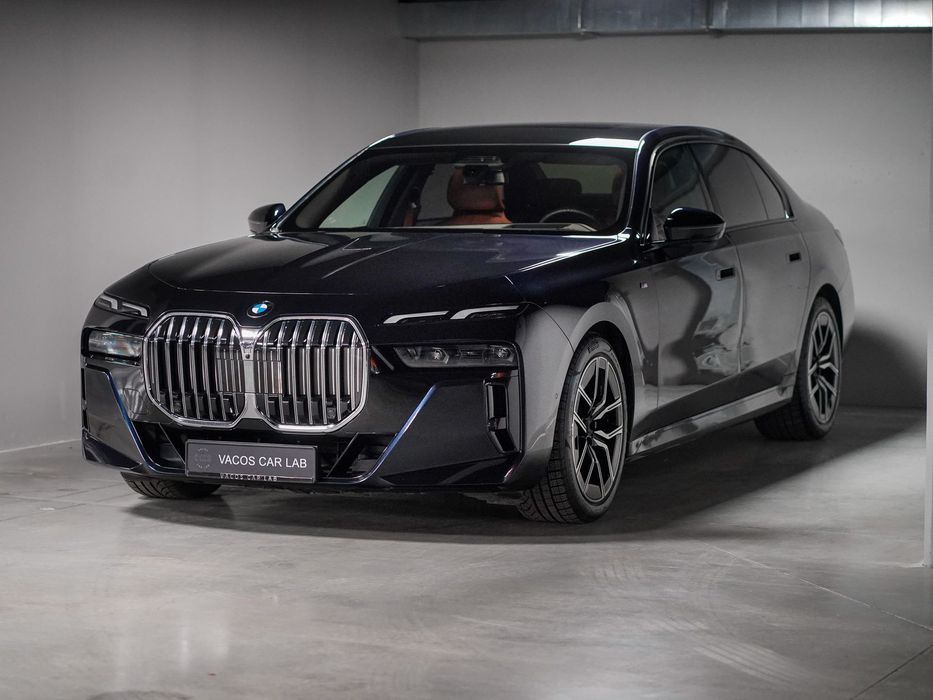 BMW Seria 7 Przepiękny konfig, VAT Marża, cudowny kolor Carbon Schwarz