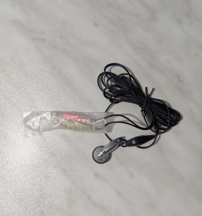 Słuchawka plus mikrofon. Nowy zestaw.