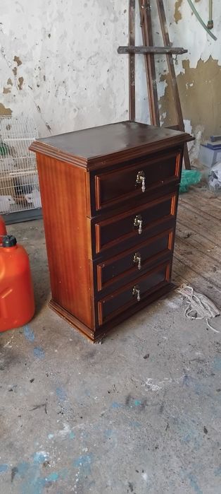 Mesa de cabeceira antiga