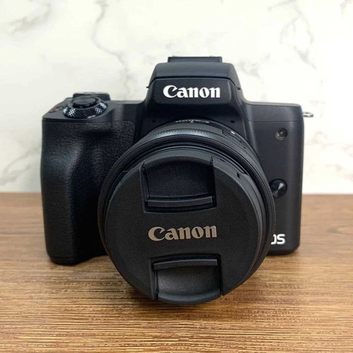 Sprzedam Canon EOS R100