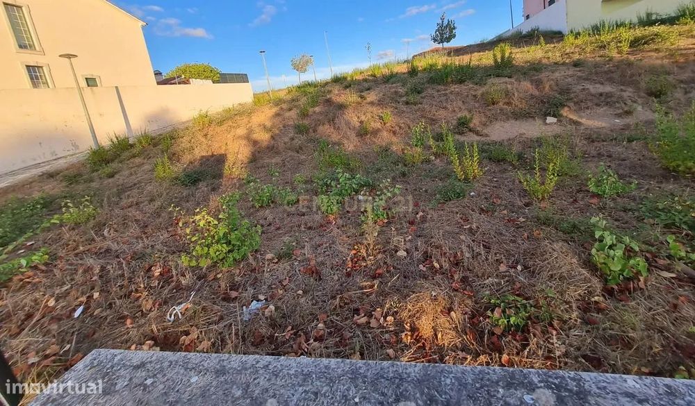 Lote de terreno para construção situado no Casal Vidigal, em Entroncam — Nossa Senhora de Fátima, Santarém