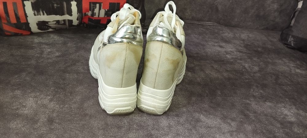 Кроссовки на танкетке р.37