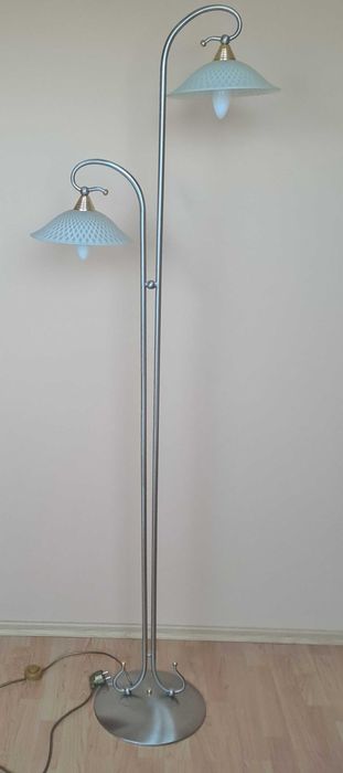 Lampa podłogowa metalowa