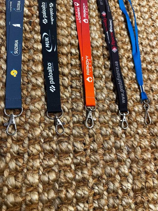 Шнурок для бейджа, офісний бейдж