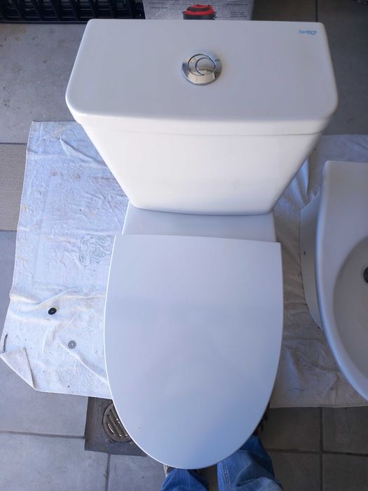 Conjunto de sanita e bidé "sanitana"