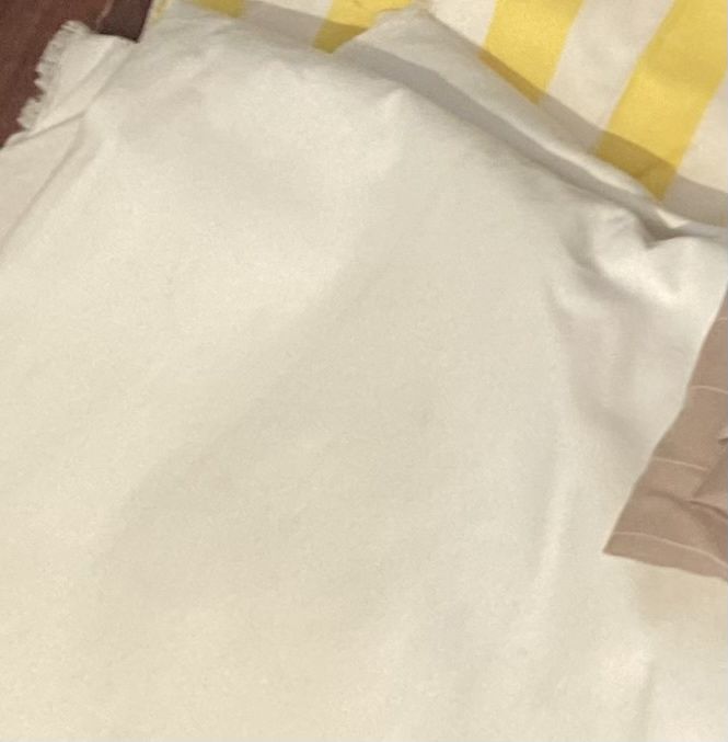 Tecidos - retalhos vários: beje linho, riscas amarelo , ganga chambrais, lã azul noite, veludo riscas, branco algodão