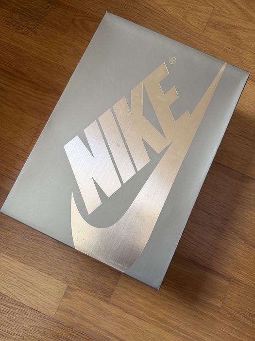 Air Jordan 1 High OG Ouro Metalico.