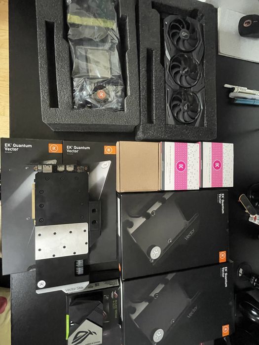 2x rtx 2080ti strix oc + 2x ek quantum vector d-rgb oraz masa dodatków