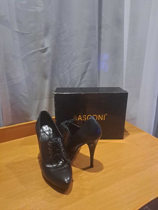 Жіноче взуття батільйони