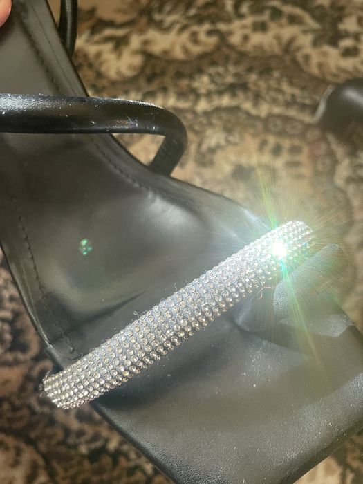 Босоніжки стрази,шкіряні