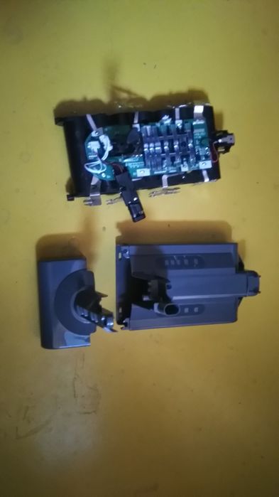 Плата  зарядки аккумулятор Dyson V10