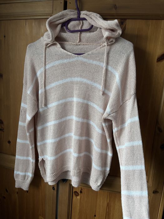 Sweter z kapturem r. Uniwersalny