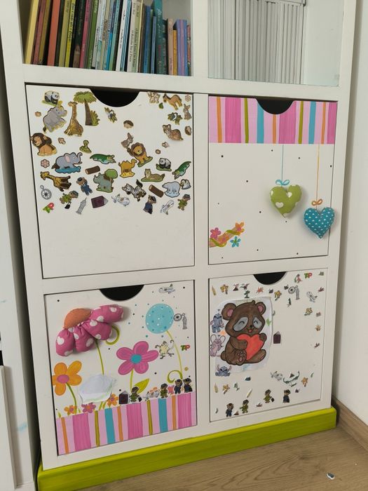 Estante quarto de menina