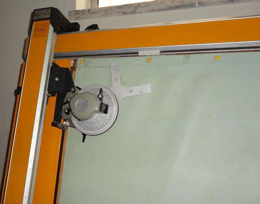 Estirador Hidráulico de Desenho Profissional