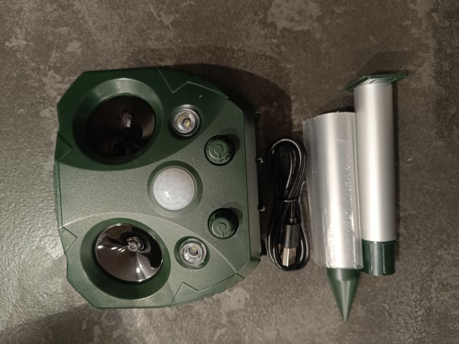 Odstraszacz kretów kotów psów kun ptaków 668A solarny + ładowanie USB