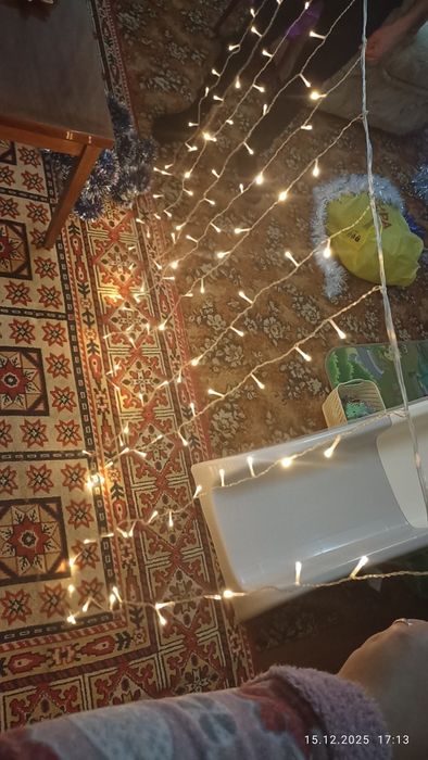 Гірлянда- штора білого кольору