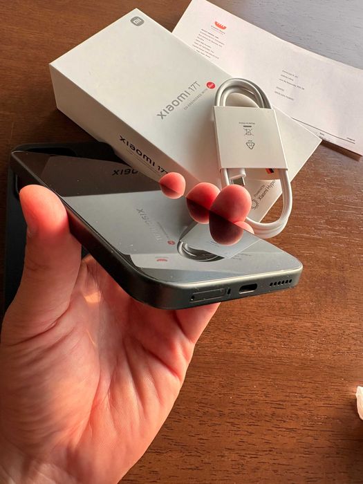 Xiaomi 17T 12Gb/256GB black - novo - 1 semana de uso - Com seguro